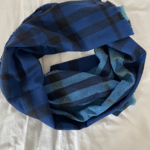 Burberry scarf - Picture 4 of 6